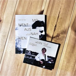 Bundle #1 – Buch und CD – „Momentausnahmen“ und „On The Verge Of An Autobiography“, signiert